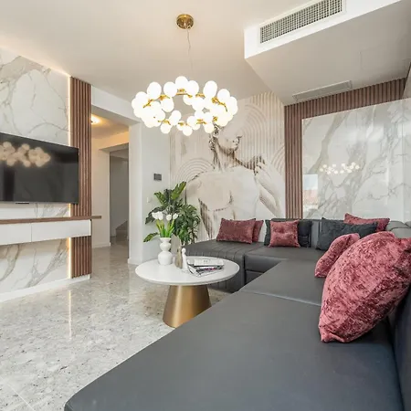 Optasia Sky Apartment *